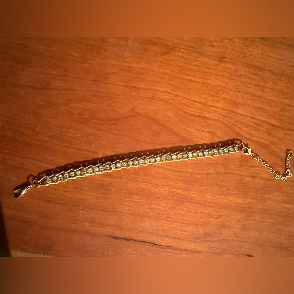 Elegant Gold Chain Bracelet